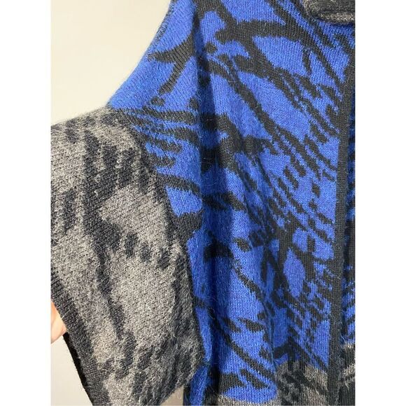 XL, designer, Sarah Pacini sweater, made in Italy in blue, gray and black. - Picture 2 of 7